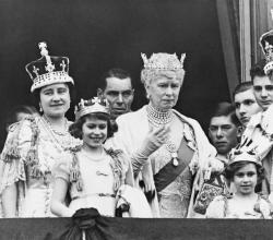 Karaliene Elizabete II: ģimenes noslēpumi un smieklīgi ieradumi